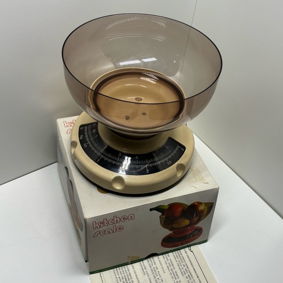 Vintage 70s Cosmo bowl-style food scale, originally purchased from Zellers - Picture 9 of 10
